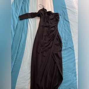 Off shoulder one sleeve dress.